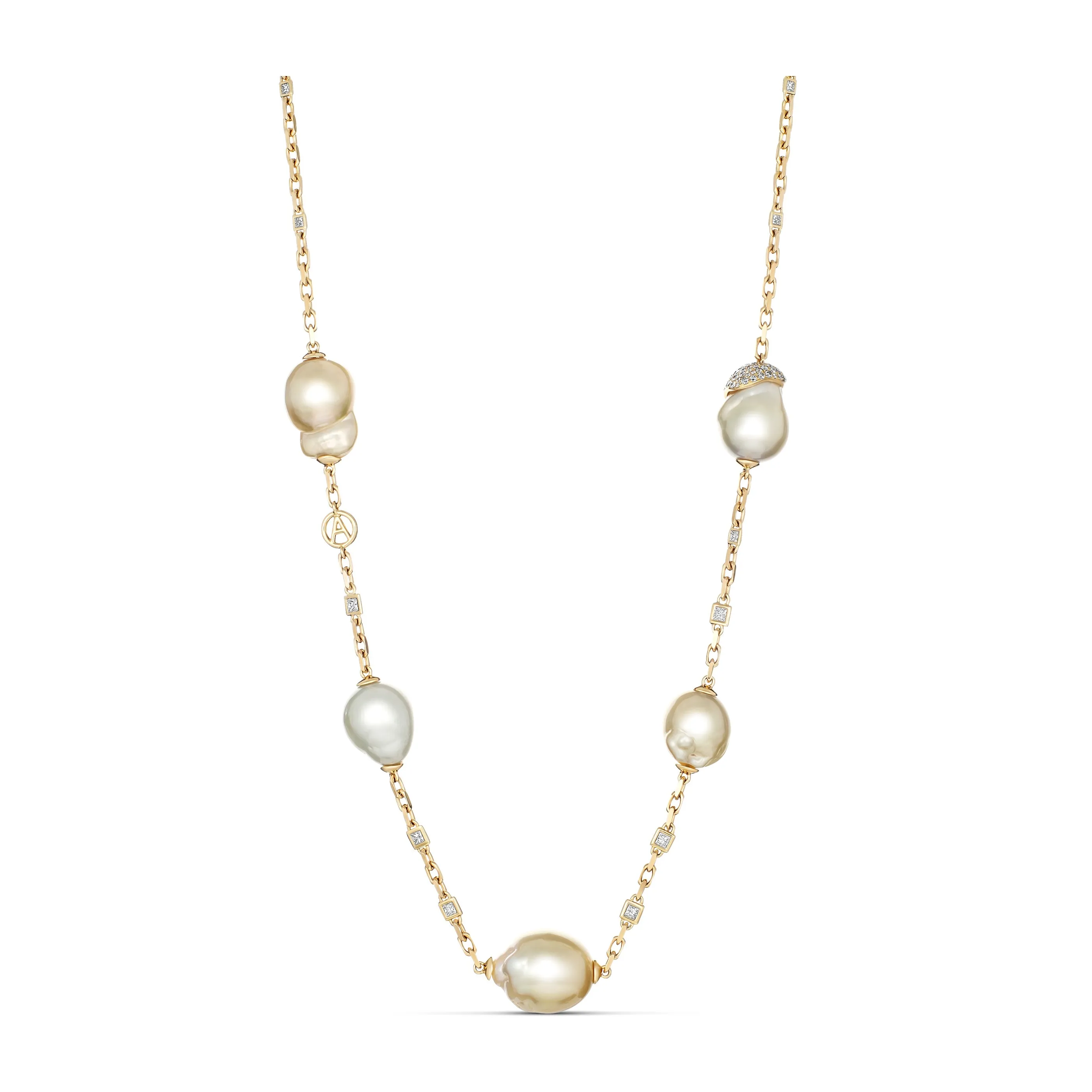Classic Pearl Feature Necklace | Yellow Gold