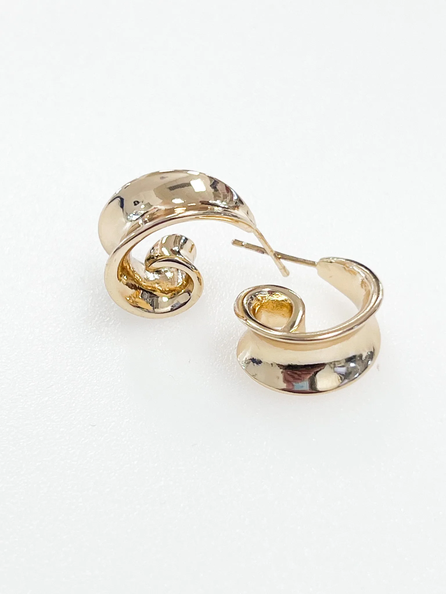 Edith - Gold Swirl Hoops