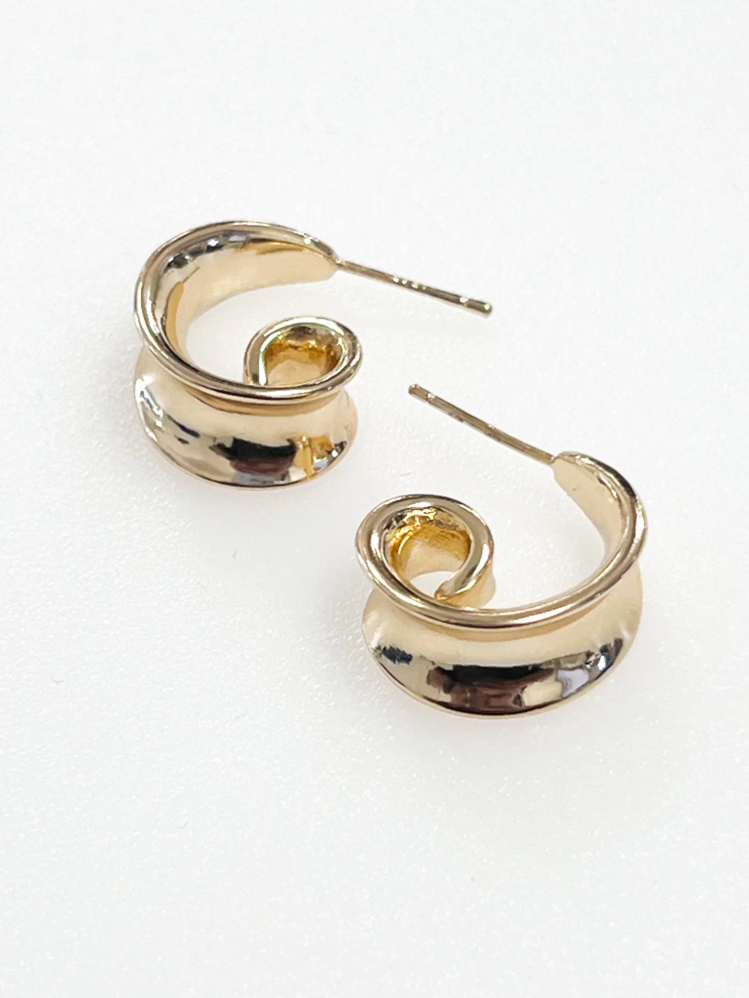 Edith - Gold Swirl Hoops