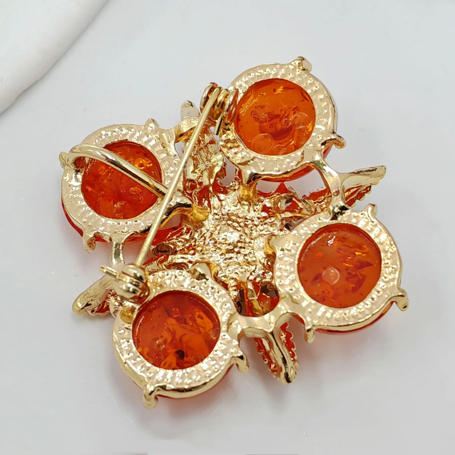 Elegant Vintage Imitate Amber Flower Brooch Orange Cross-Shaped Floral Jewelry
