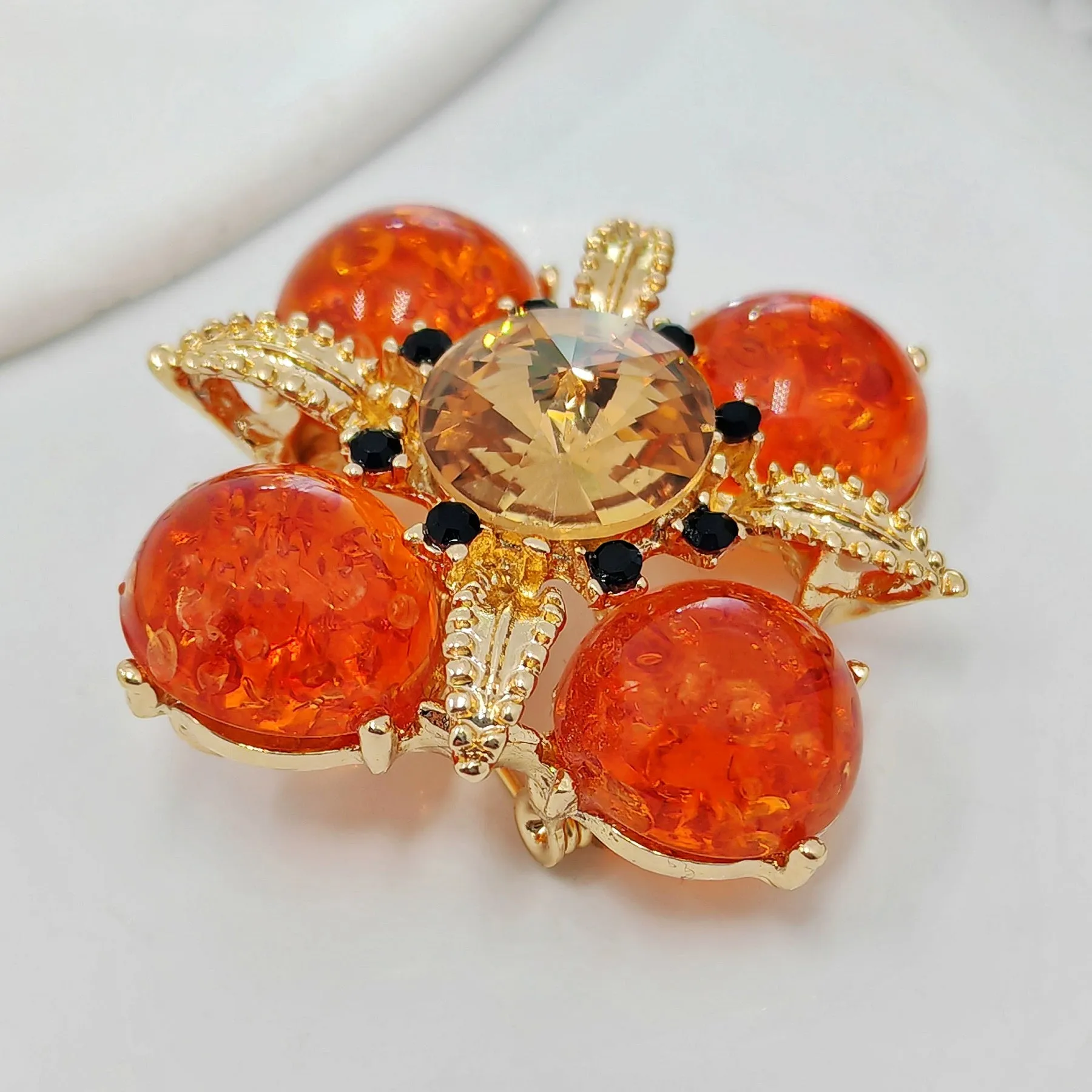 Elegant Vintage Imitate Amber Flower Brooch Orange Cross-Shaped Floral Jewelry
