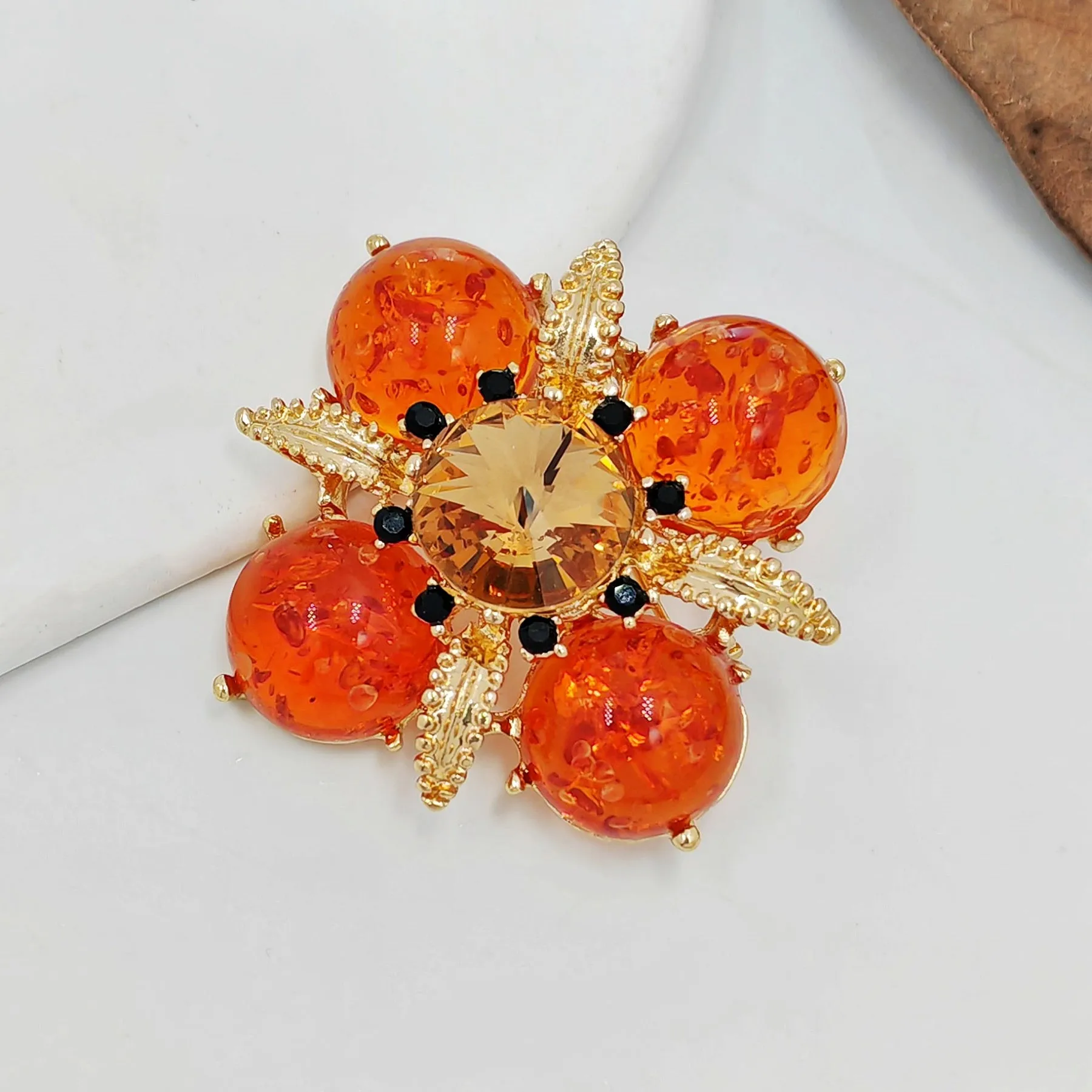 Elegant Vintage Imitate Amber Flower Brooch Orange Cross-Shaped Floral Jewelry