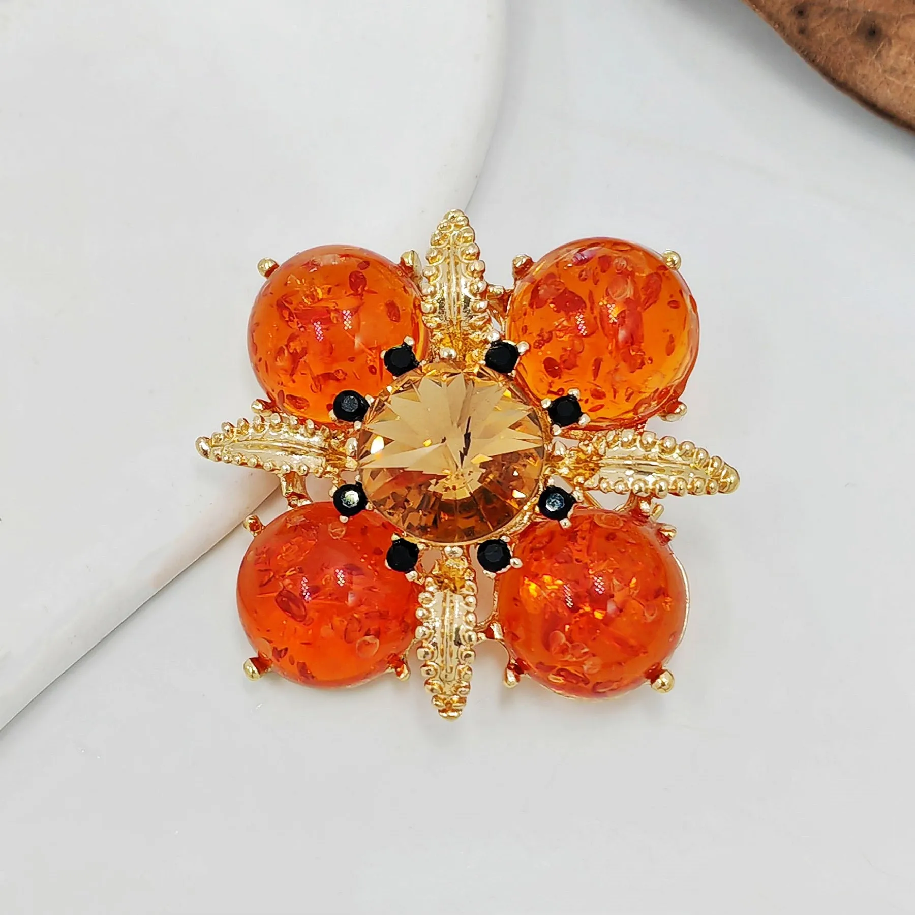 Elegant Vintage Imitate Amber Flower Brooch Orange Cross-Shaped Floral Jewelry