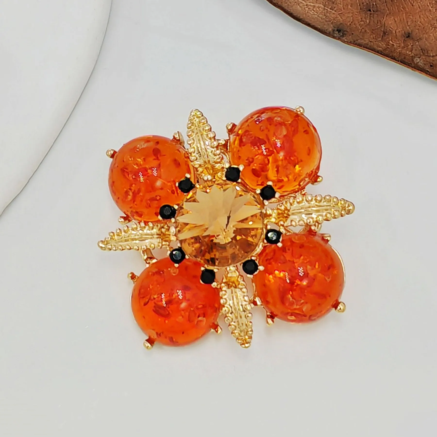 Elegant Vintage Imitate Amber Flower Brooch Orange Cross-Shaped Floral Jewelry