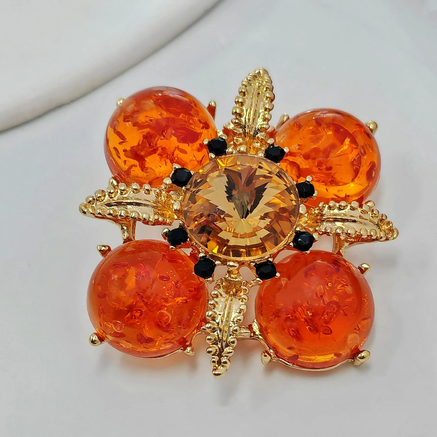 Elegant Vintage Imitate Amber Flower Brooch Orange Cross-Shaped Floral Jewelry