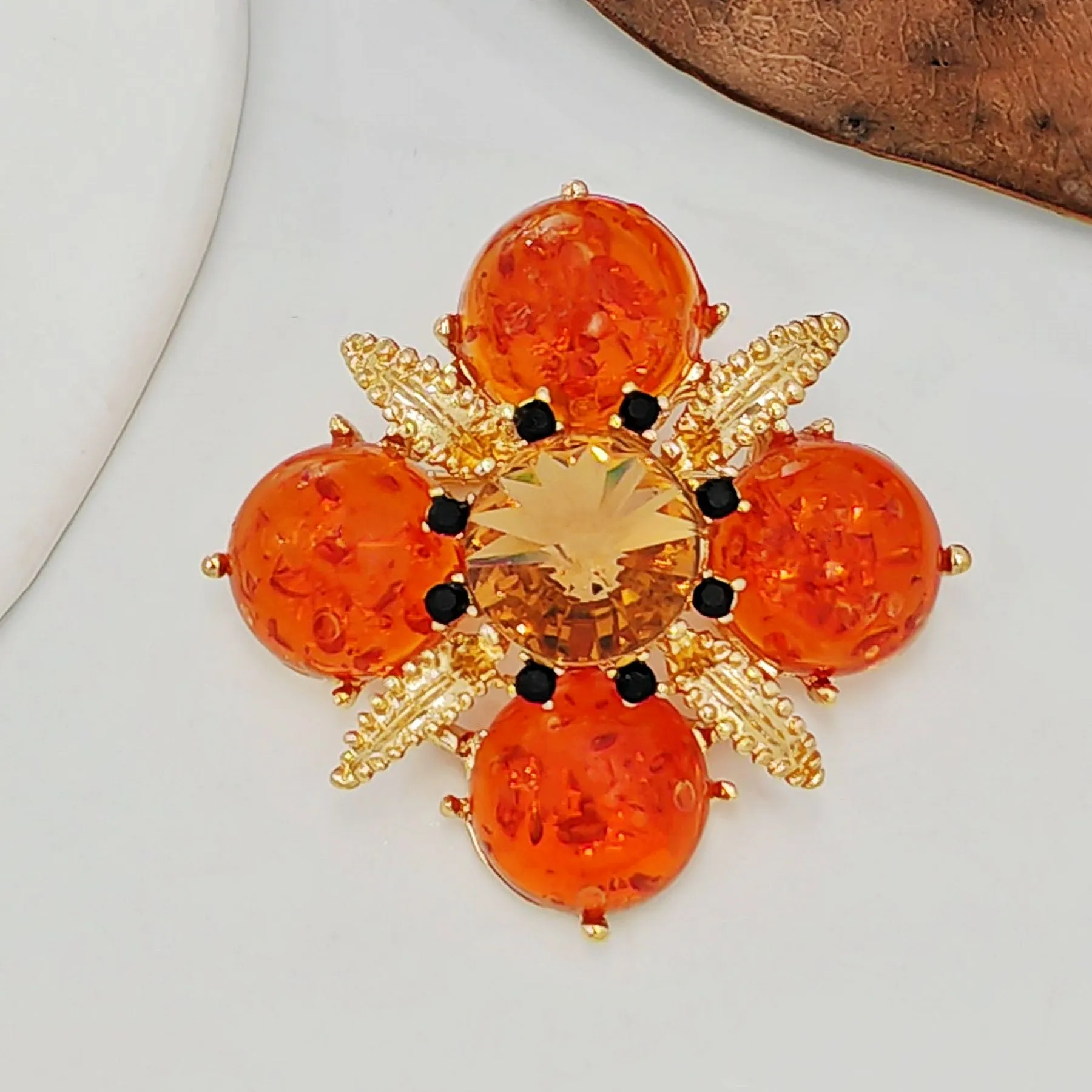 Elegant Vintage Imitate Amber Flower Brooch Orange Cross-Shaped Floral Jewelry