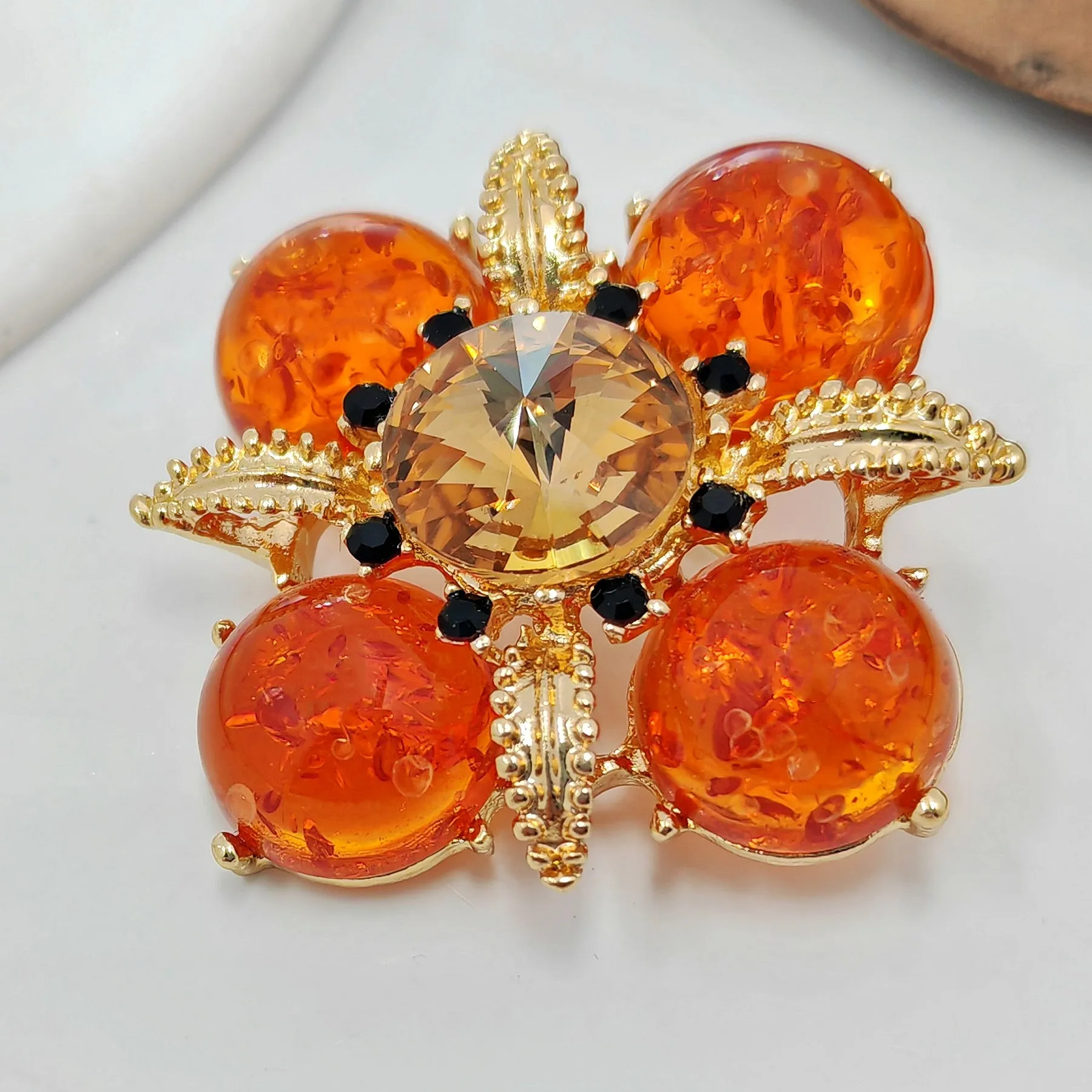 Elegant Vintage Imitate Amber Flower Brooch Orange Cross-Shaped Floral Jewelry
