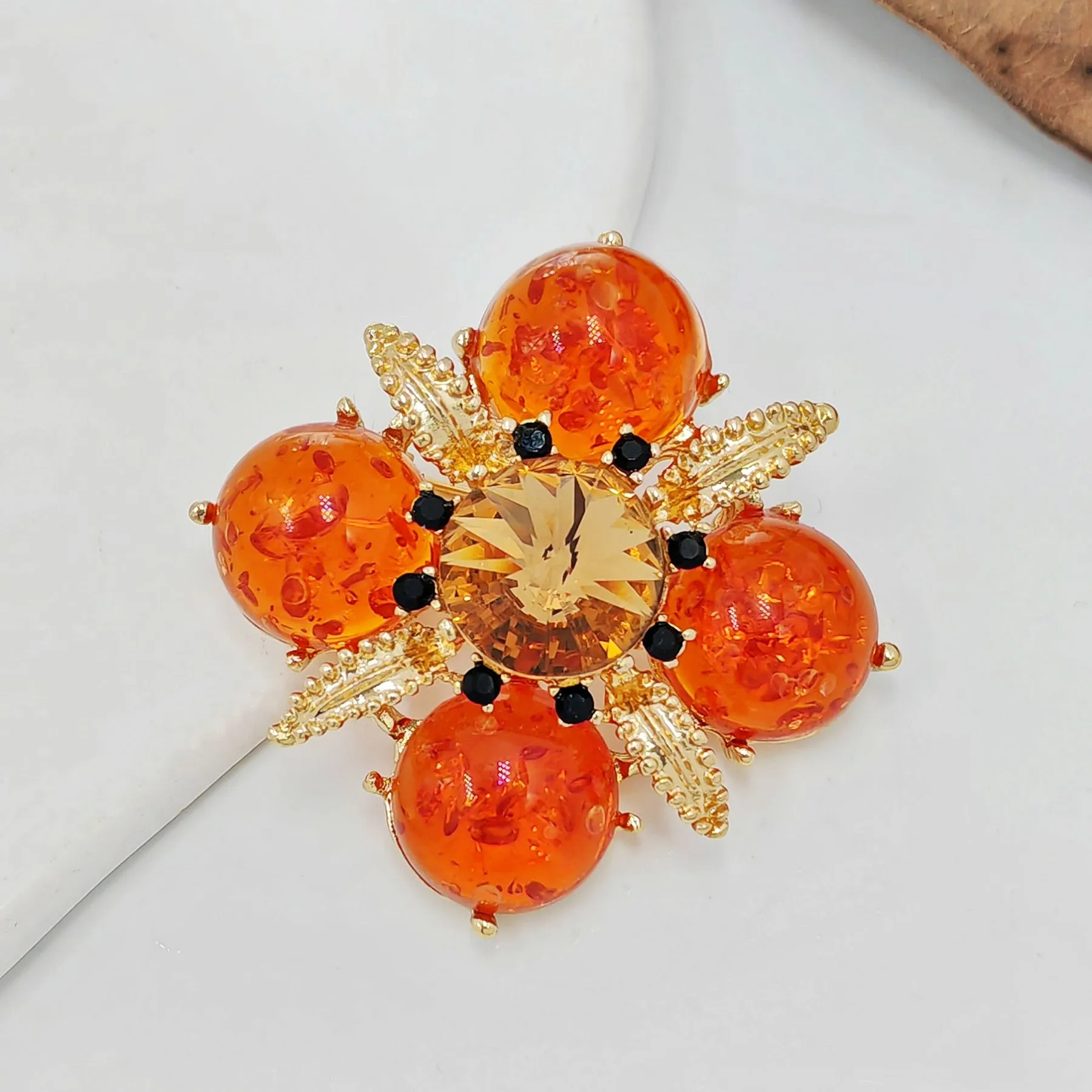 Elegant Vintage Imitate Amber Flower Brooch Orange Cross-Shaped Floral Jewelry