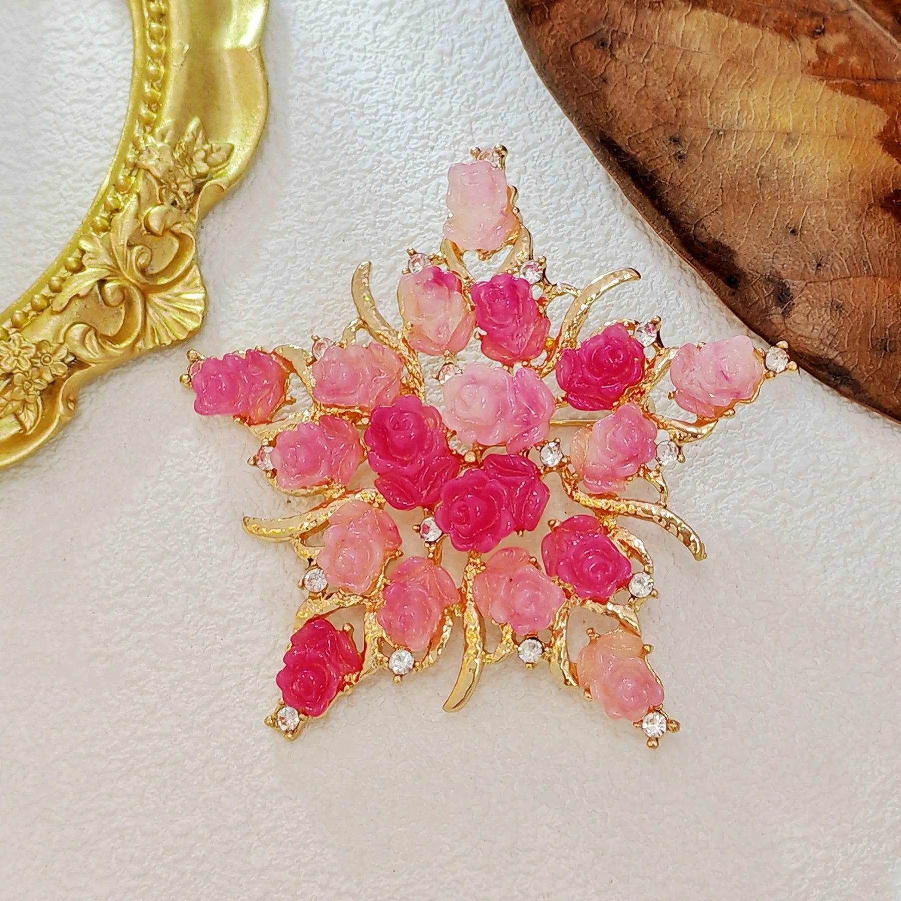 Fashionable Look Pink Sculpted Floral Star Brooches Pins Romantic Jewelry for Mom Grandmother Friend Colleague Birthday Gift