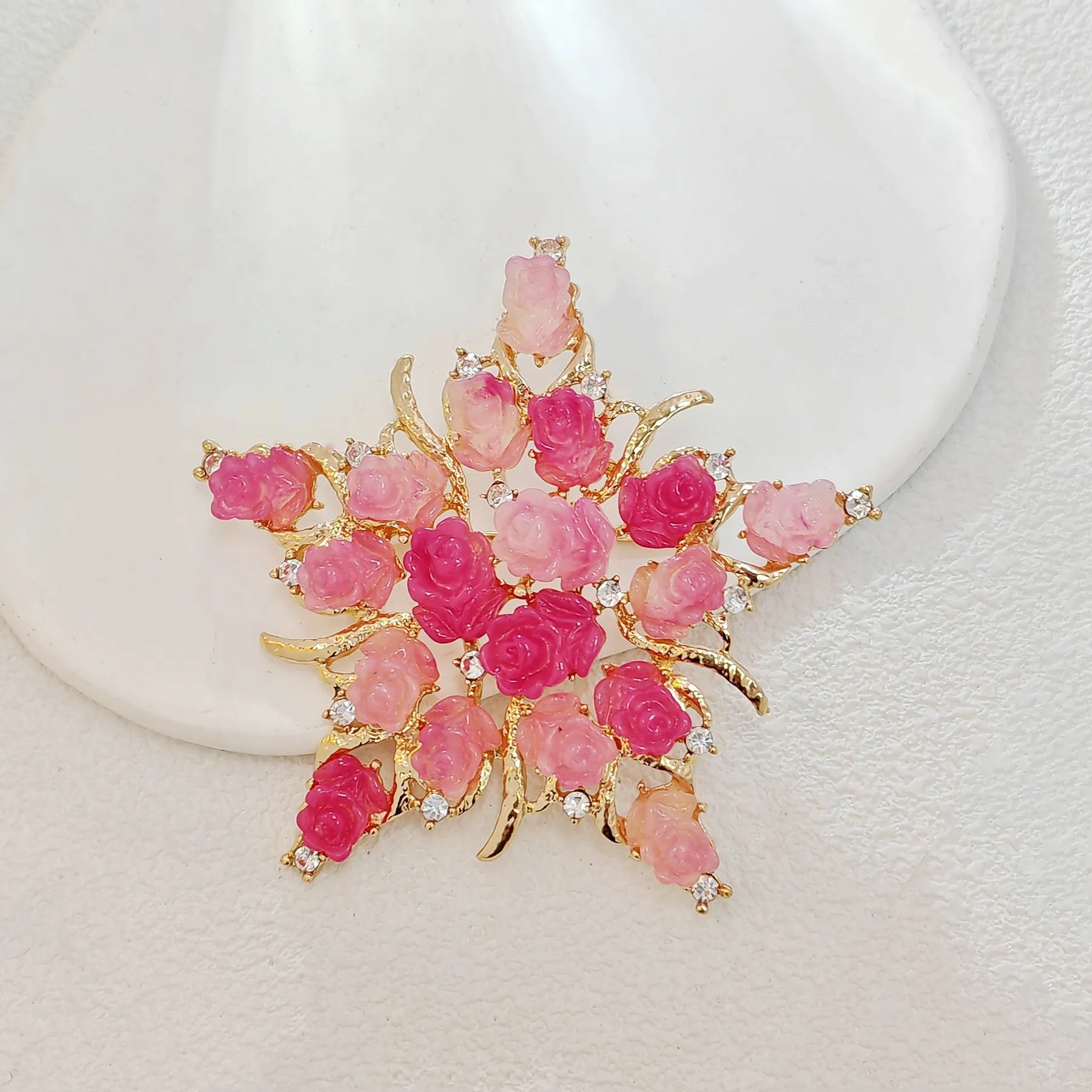 Fashionable Look Pink Sculpted Floral Star Brooches Pins Romantic Jewelry for Mom Grandmother Friend Colleague Birthday Gift