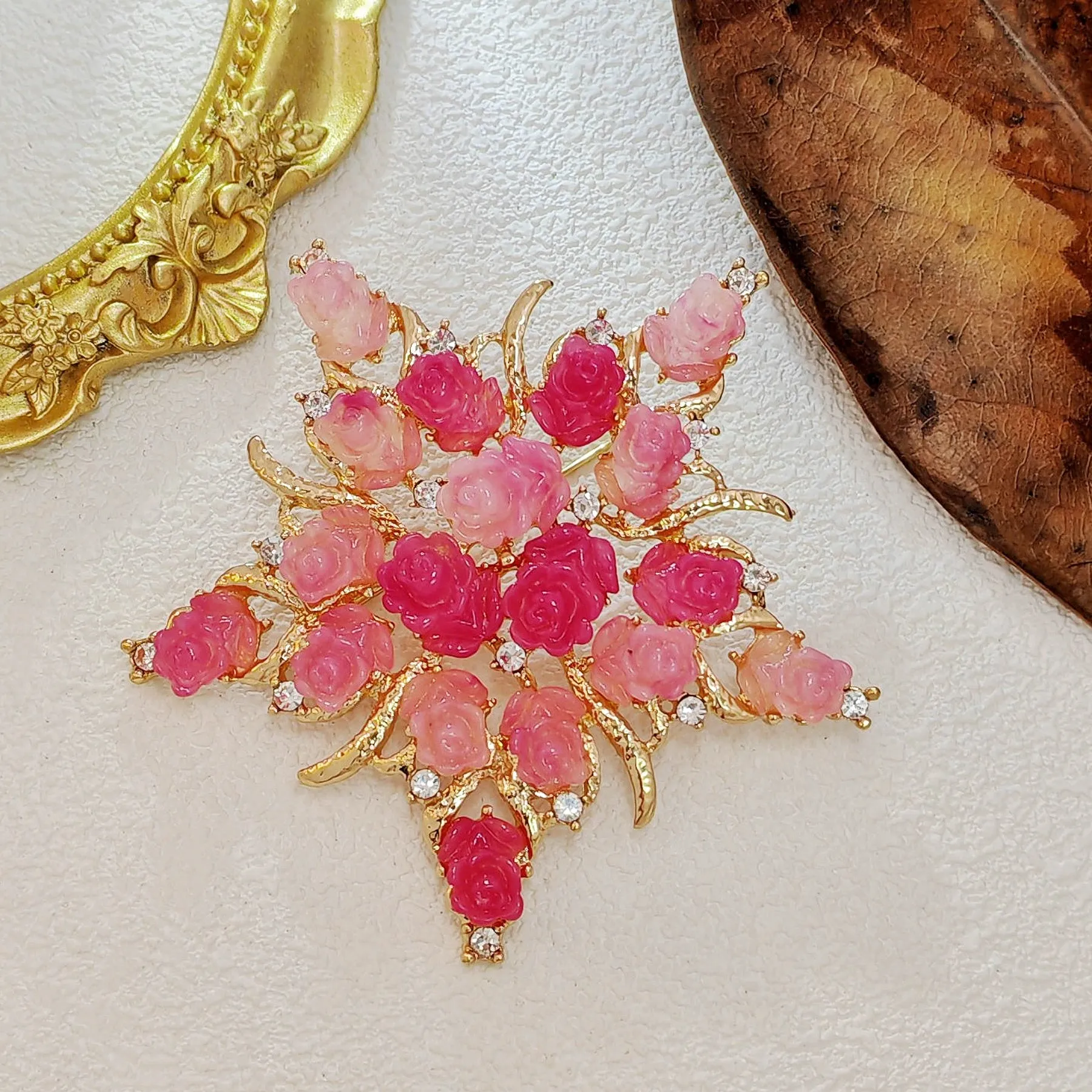 Fashionable Look Pink Sculpted Floral Star Brooches Pins Romantic Jewelry for Mom Grandmother Friend Colleague Birthday Gift