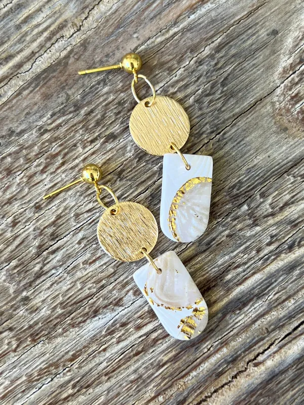 Shell Luxe Golden Dangles [W]