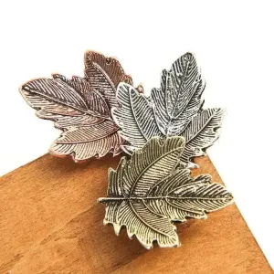 Vintage Maple Leaf Brooches - Stylish Unisex Metal Accessory 🍁