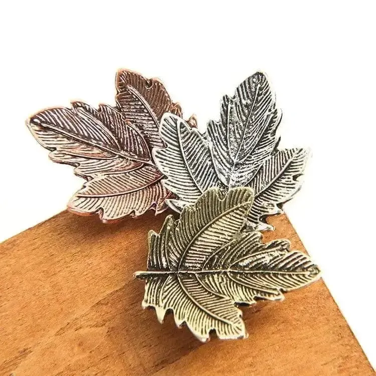 Vintage Maple Leaf Brooches - Stylish Unisex Metal Accessory 🍁